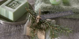 Ideen mit Seife für Weihnachten: Für Dich vom Christkind | ein kleines Stück vom Glück mit lichtgrauer Seife und einem natürlichen Duft