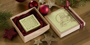 Ideen mit Seife für Weihnachten: Weihnachtsüberraschung | Seife mit Kürbiskernöl für wintergestresste Hände schön verpackt in einer Pappschachtel mit BUTTERER STEMPEL