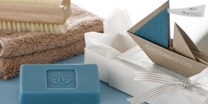 Ideen mit Seife für Kommunion und Konfirmation: Mit Jesus auf der Reise | Seifenstück und Verpackung mit Segelschiff als Dankeschön